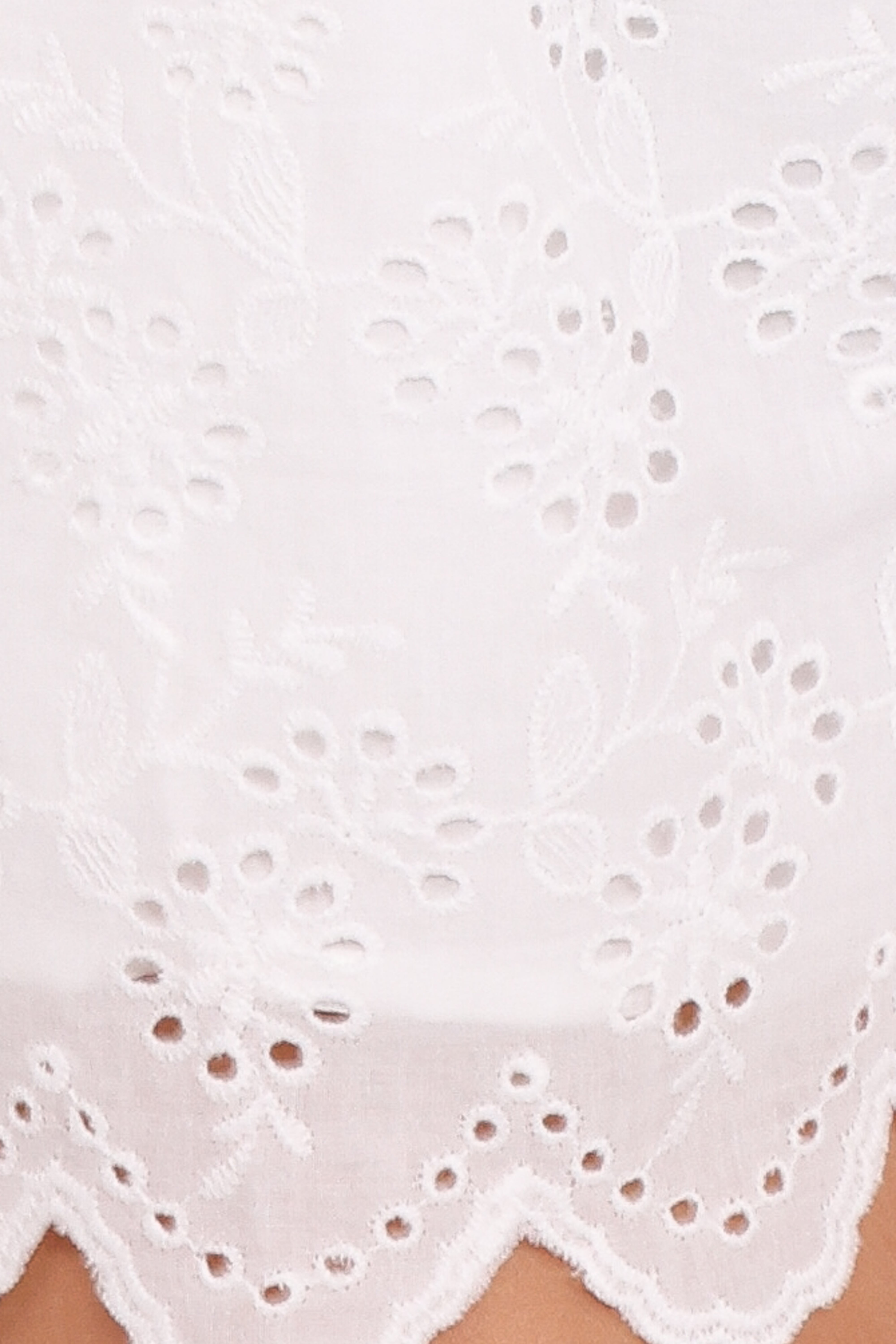 Zera Eyelet Scallop Shorts - White
